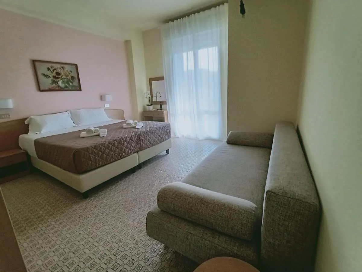 Hotel Rossella Rimini 2*,