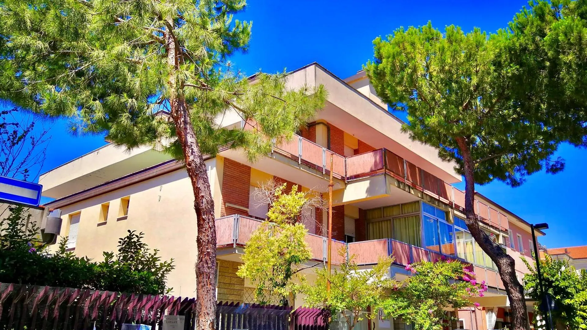 Hotel Rossella contacts